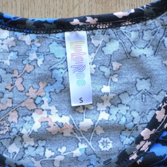 LuLaRoe Short Sleeve Tee - Picture 2 of 3